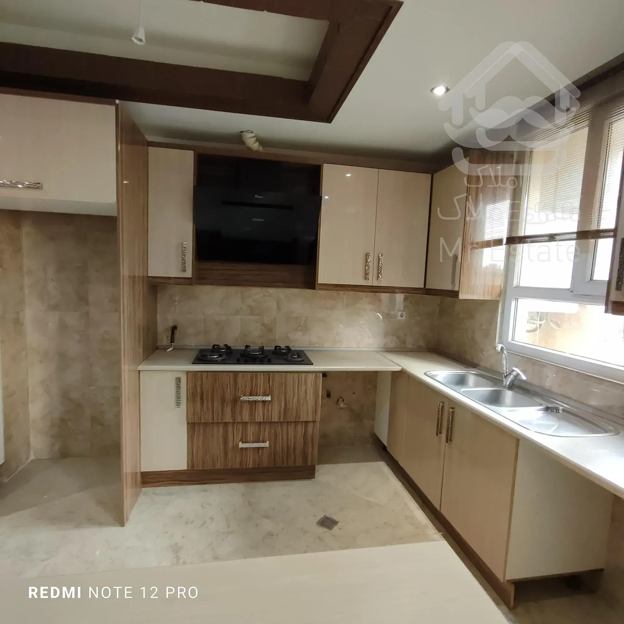 شهرک غرب ۱۳۰متر/۳خواب/۶ساله/اکازیون