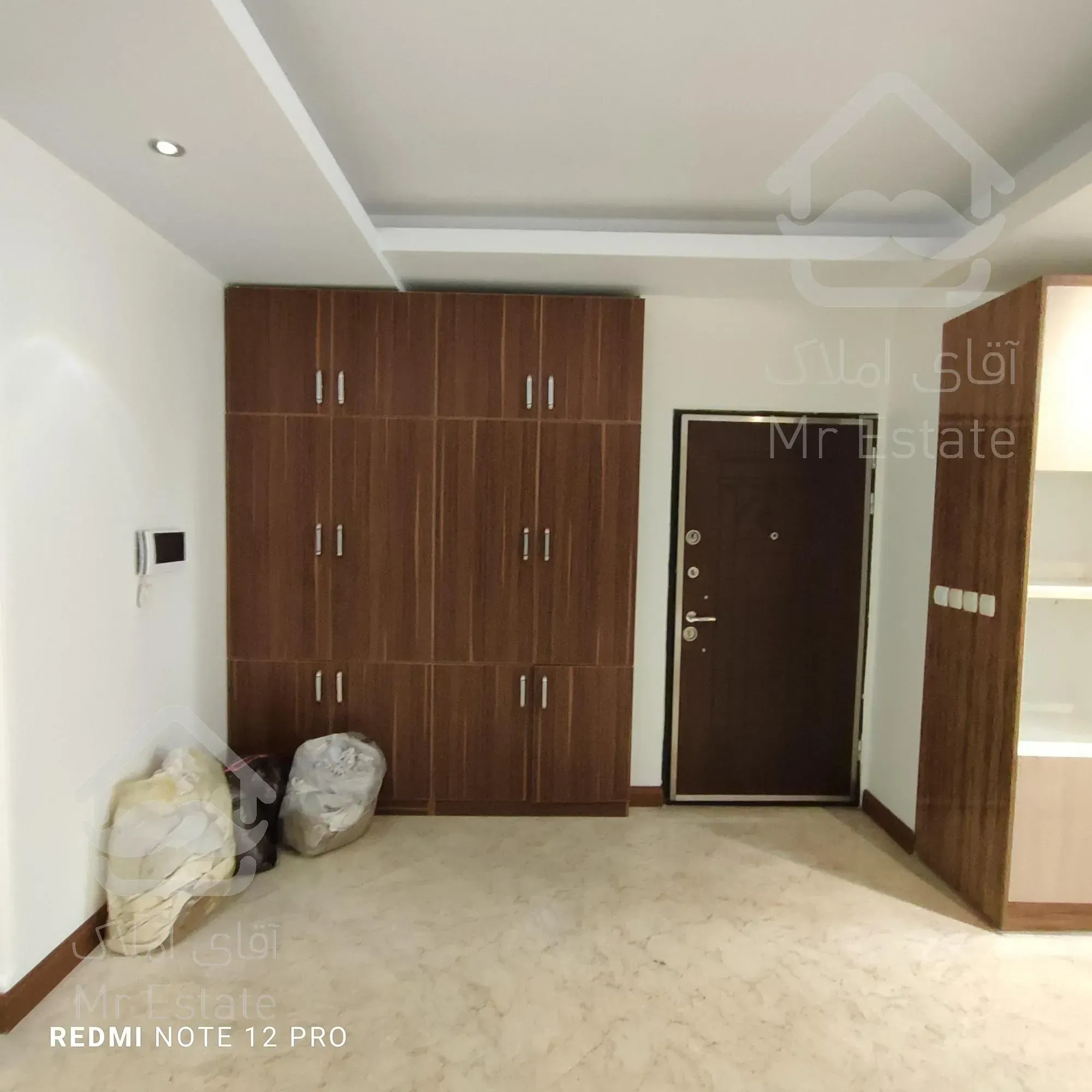 شهرک غرب ۱۳۰متر/۳خواب/۶ساله/اکازیون