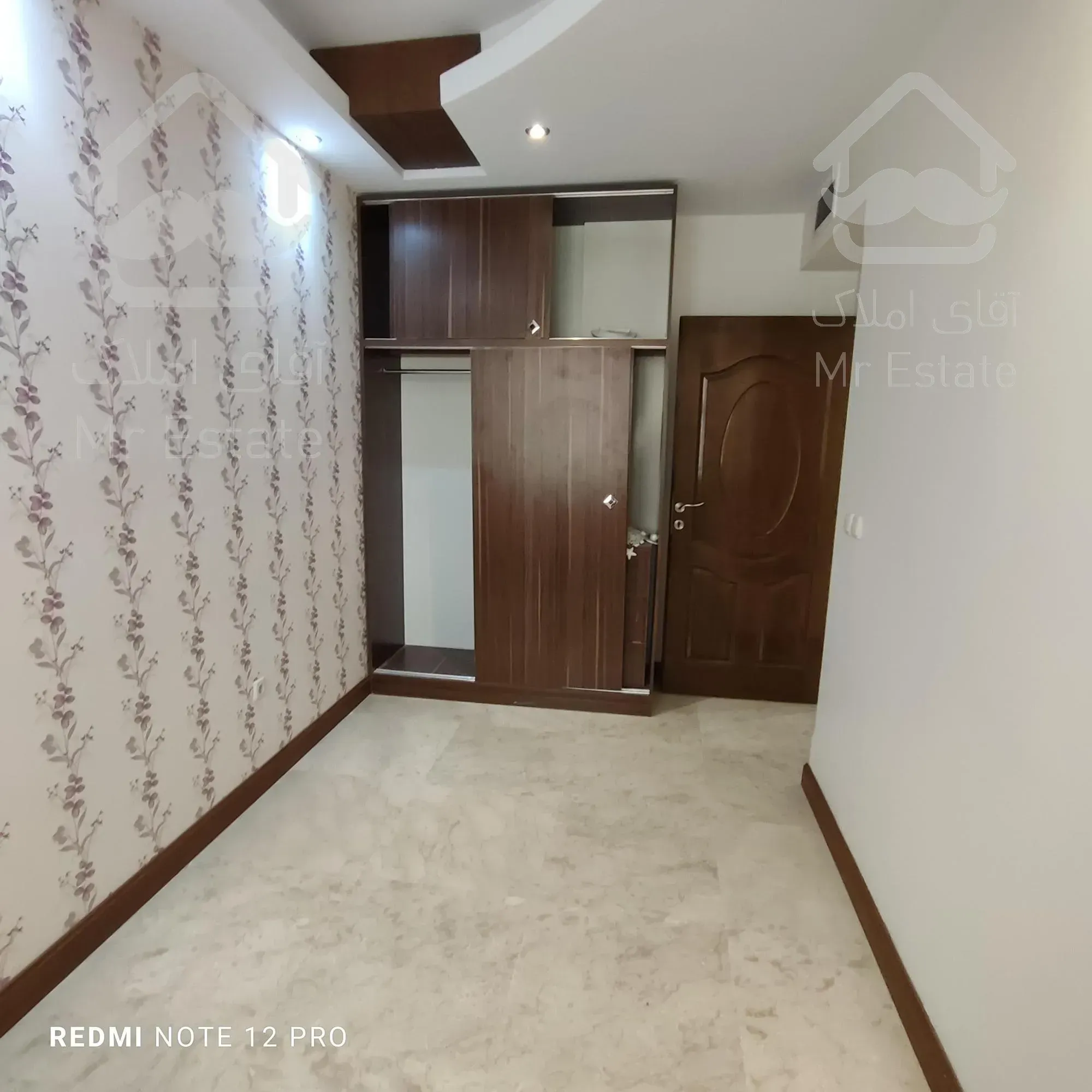 شهرک غرب ۱۳۰متر/۳خواب/۶ساله/اکازیون