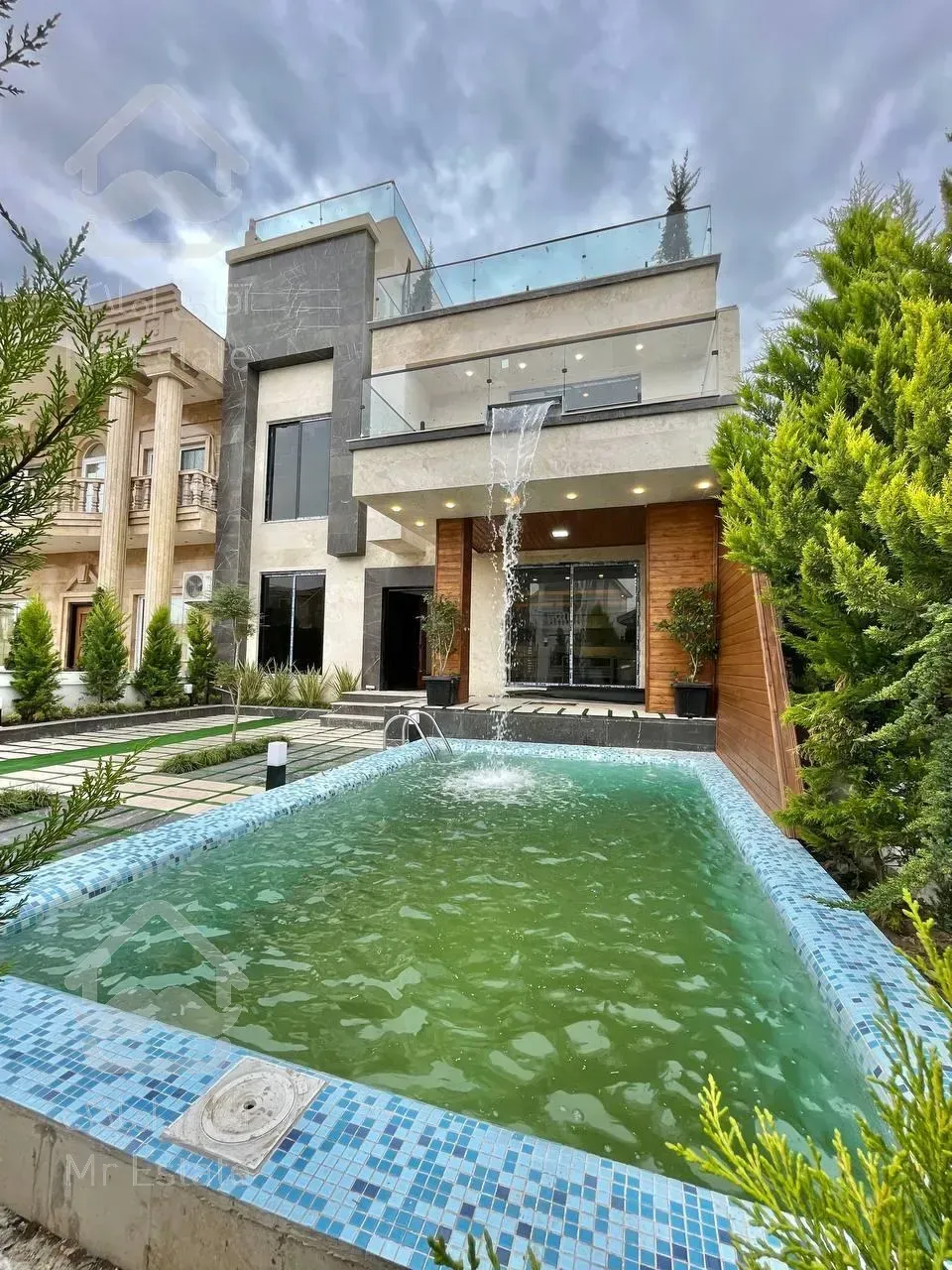 فروش ویلا تریبلکس ۲۴۰ متری در چمستان