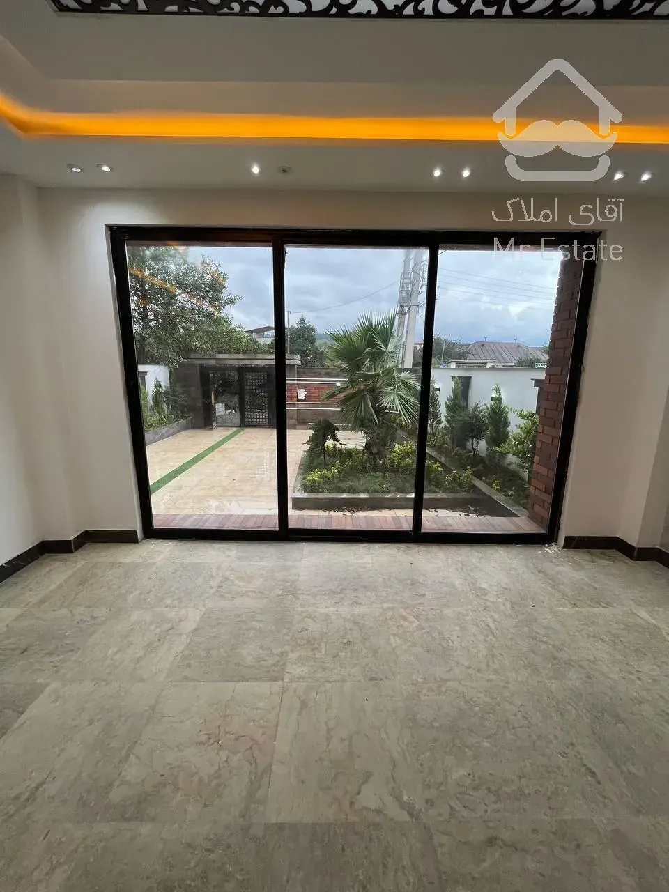 فروش ویلا تریبلکس ۳۰۰ متری در چمستان