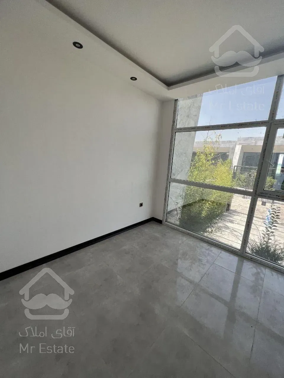 ویلا فلت نما مدرن و مینیمال/باغچه دنج و سرسبز