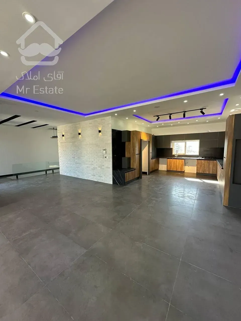 ویلا دوبلکس نما مدرن با روفگاردن و استخر در منطقه ای سرسبز و جنگلی با ویو ابدی