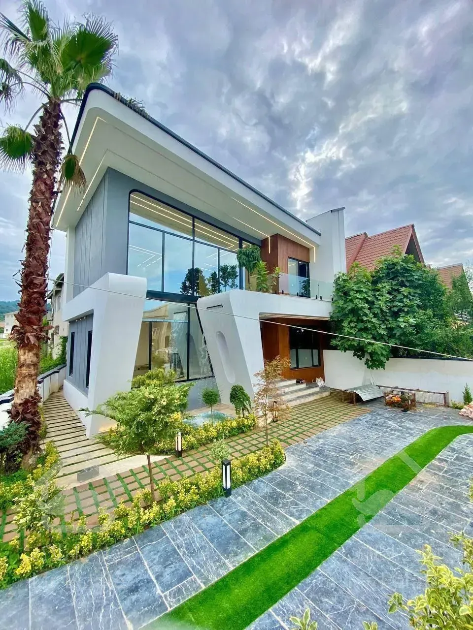 فروش ویلا تریبلکس ۳۰۰ متری در چمستان