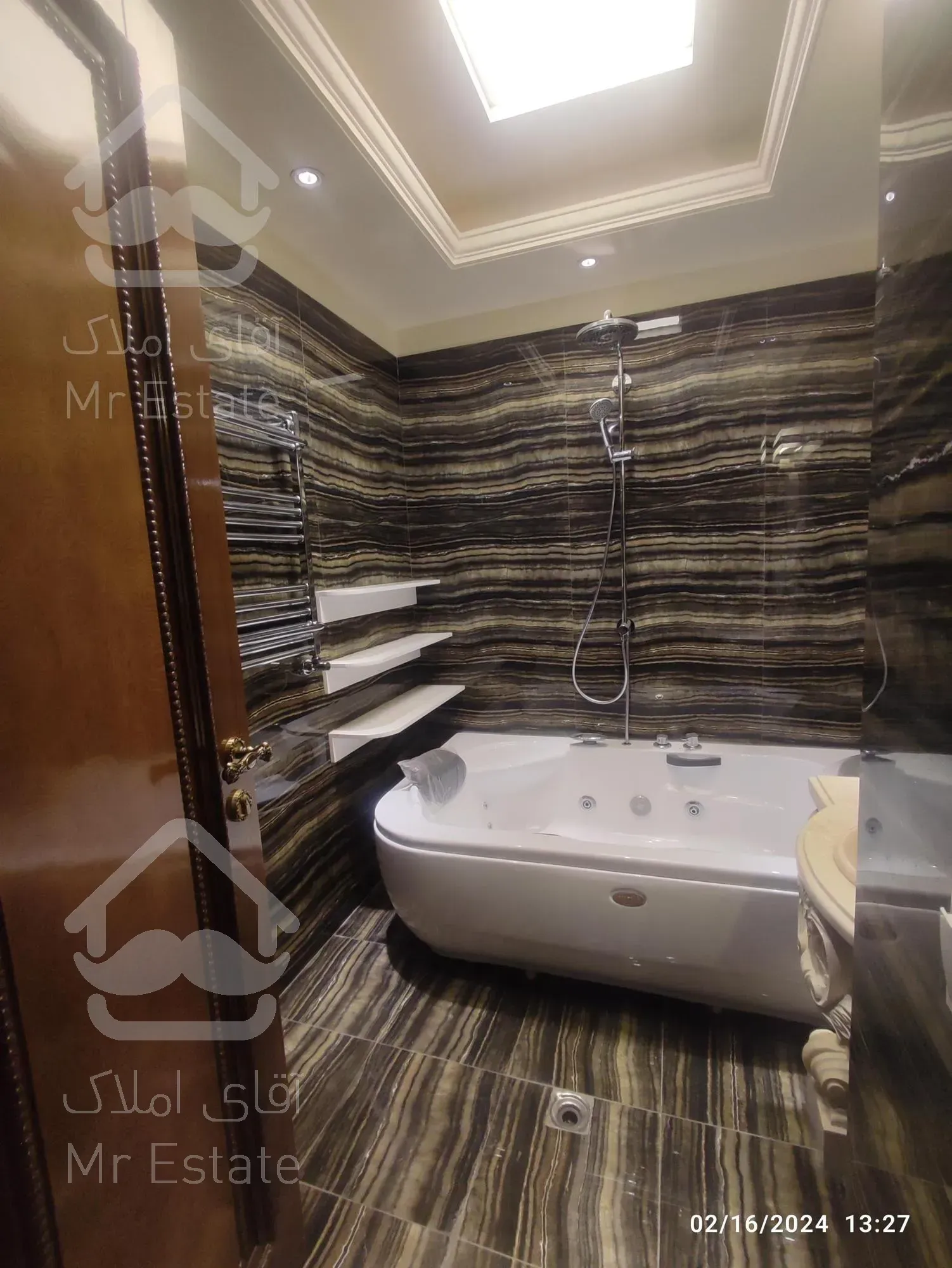 ۱۵۸ متر ۳پارکینگ  کلید نخورده