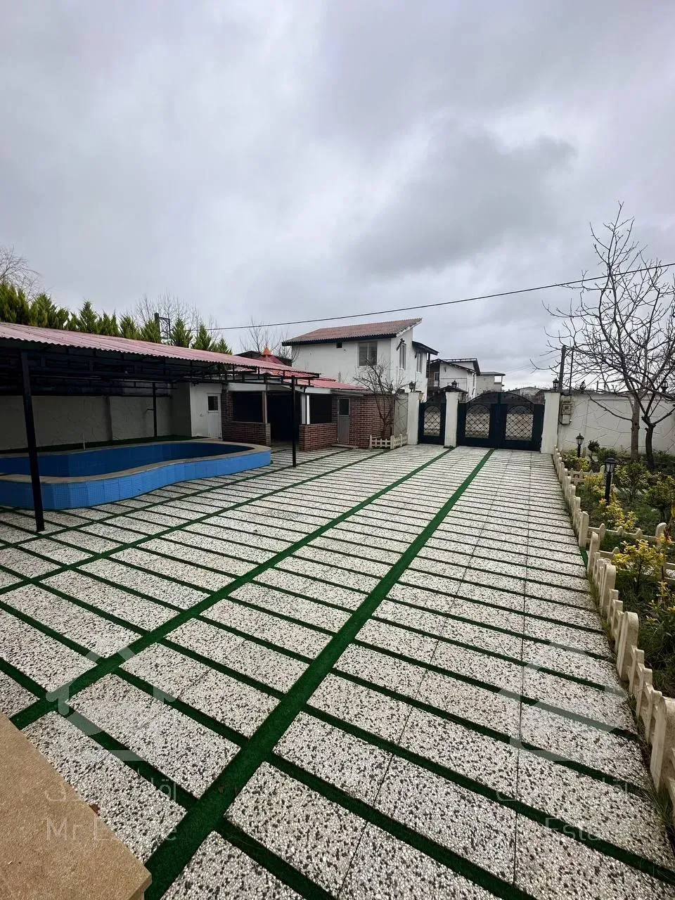 ویلا فلت ۵۳۰ متری با آلاچیق و استخر٪مهندسی ساز