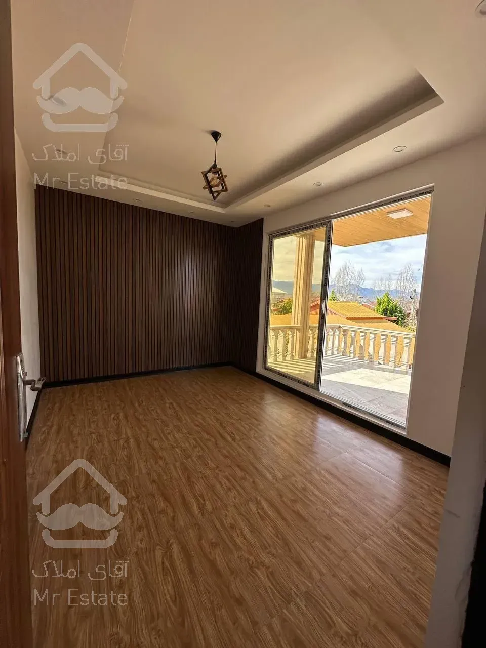 ویلا تریبلکس استخردار با روفگاردن ویو ابدی و حیاط سرسبز