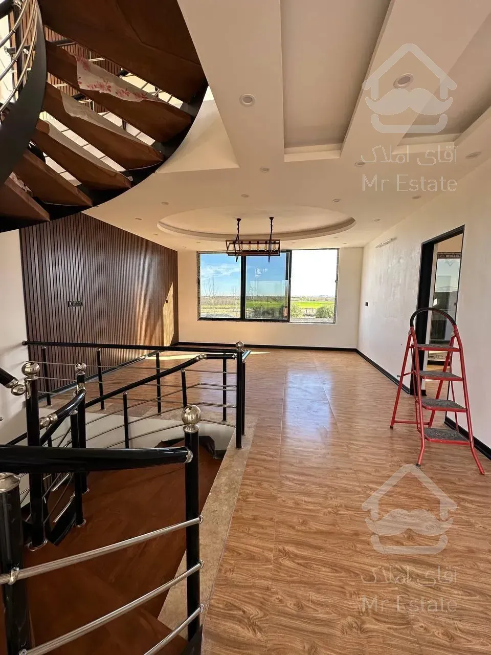 ویلا تریبلکس استخردار با روفگاردن ویو ابدی و حیاط سرسبز