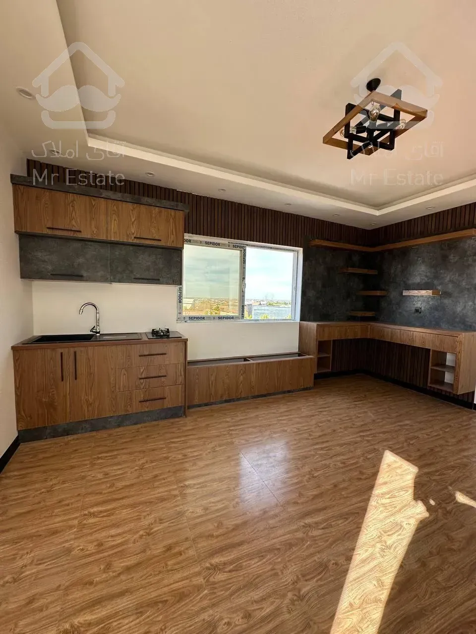 ویلا تریبلکس استخردار با روفگاردن ویو ابدی و حیاط سرسبز