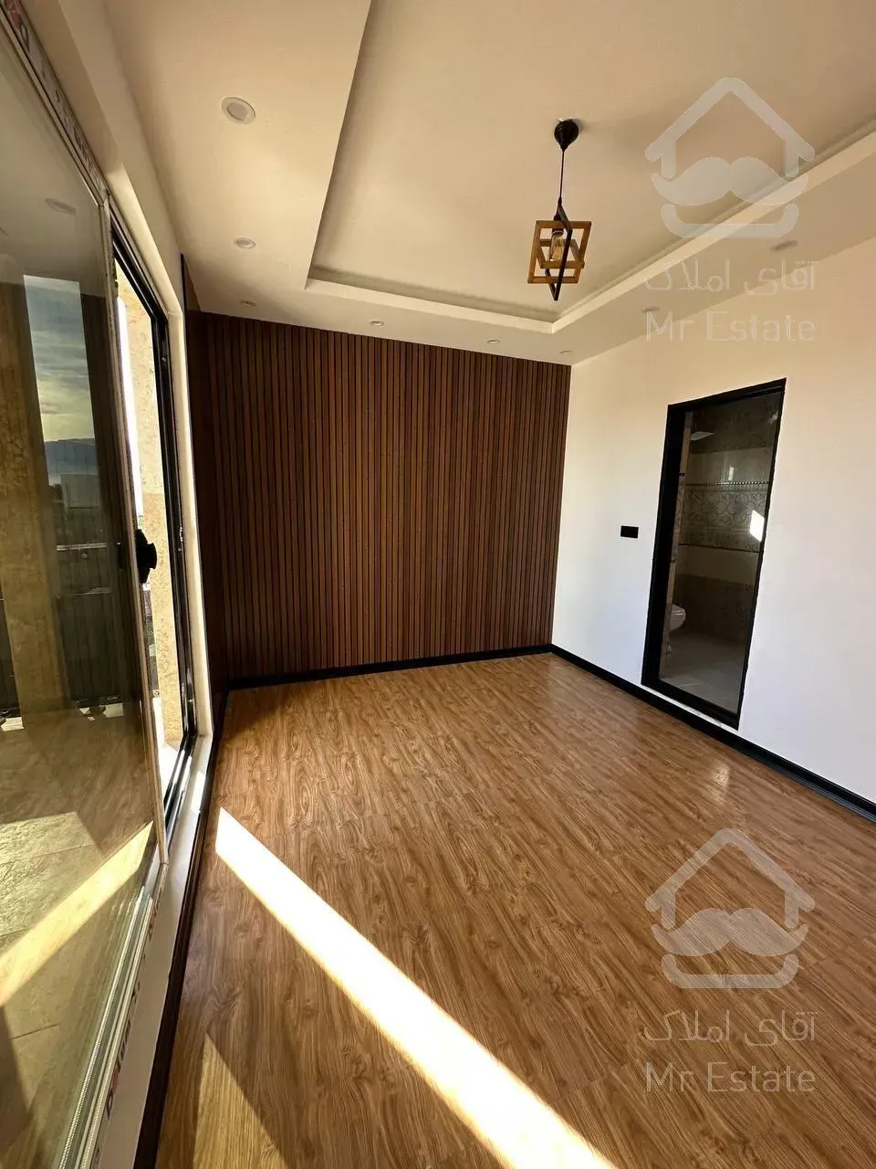 ویلا تریبلکس استخردار با روفگاردن ویو ابدی و حیاط سرسبز