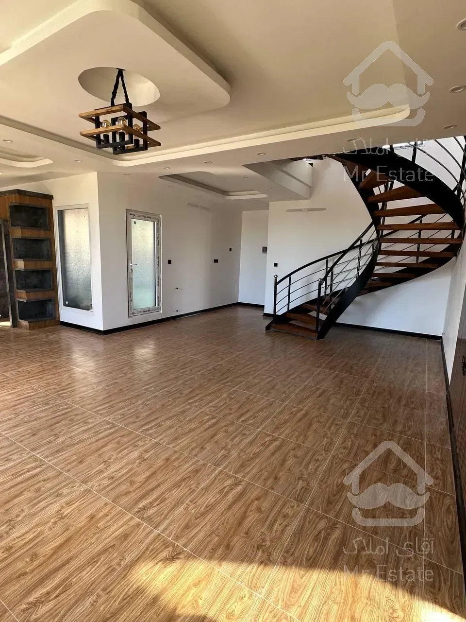 ویلا تریبلکس استخردار با روفگاردن ویو ابدی و حیاط سرسبز