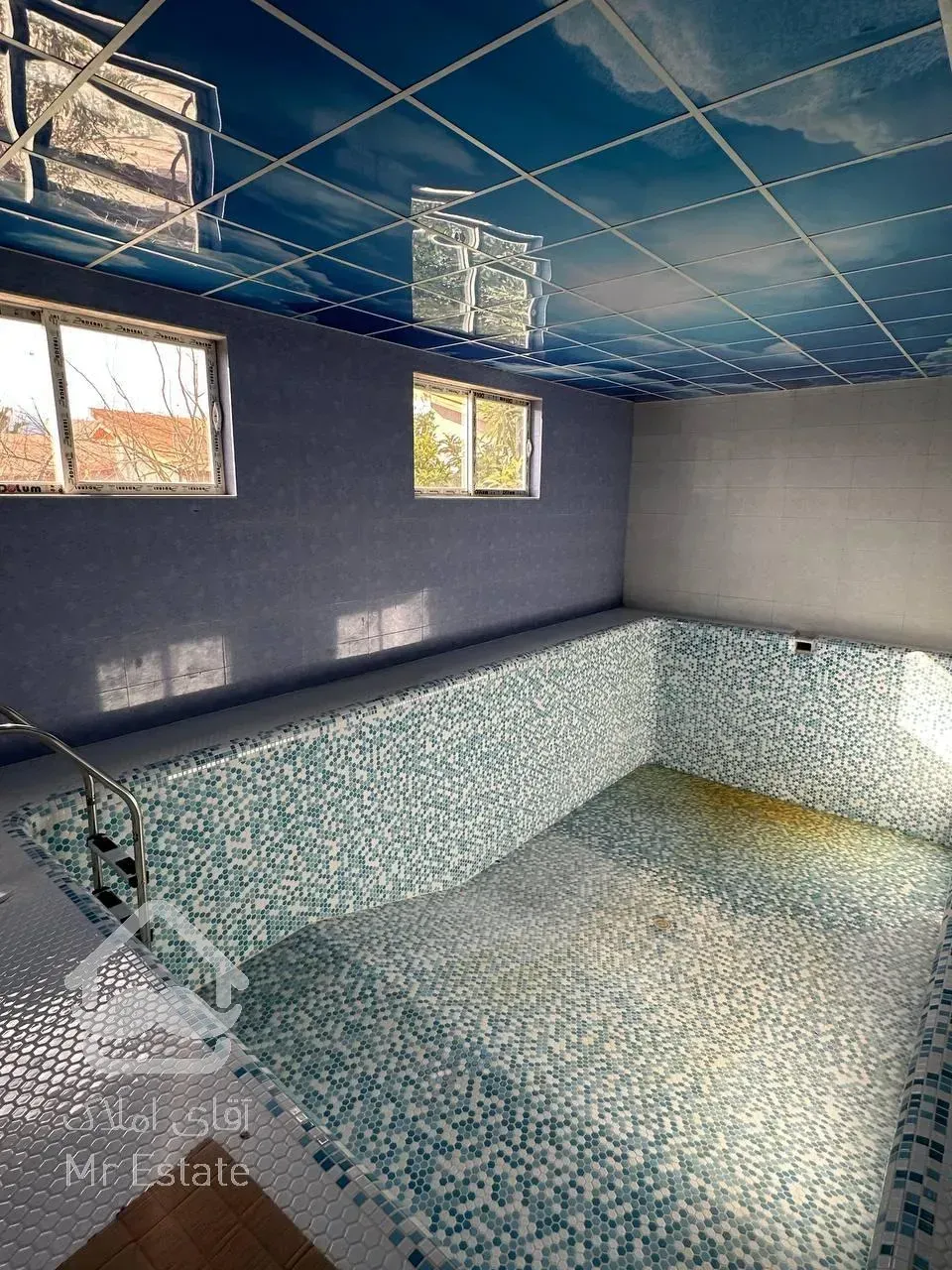 ویلا تریبلکس استخردار با روفگاردن ویو ابدی و حیاط سرسبز