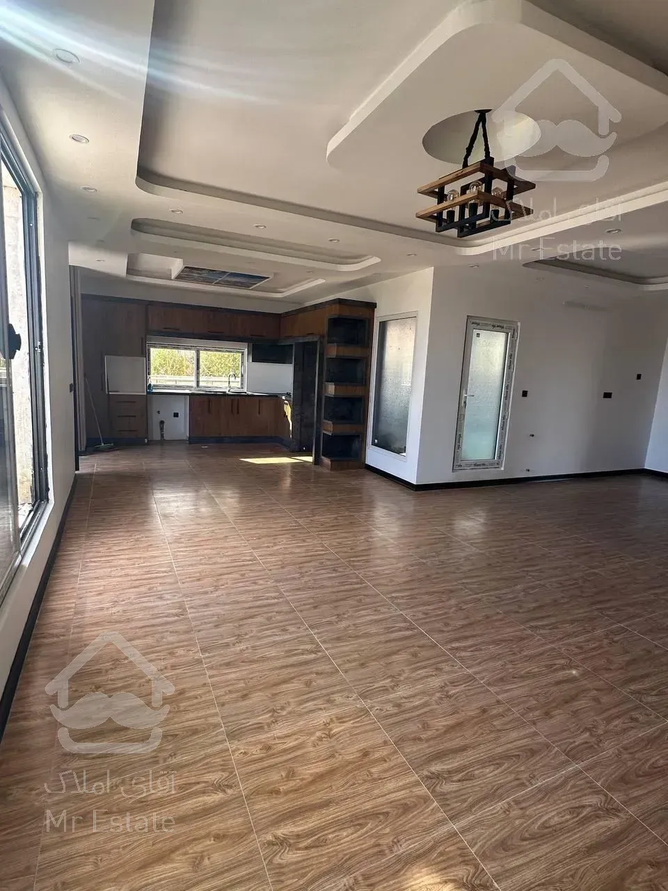 ویلا تریبلکس استخردار با روفگاردن ویو ابدی و حیاط سرسبز