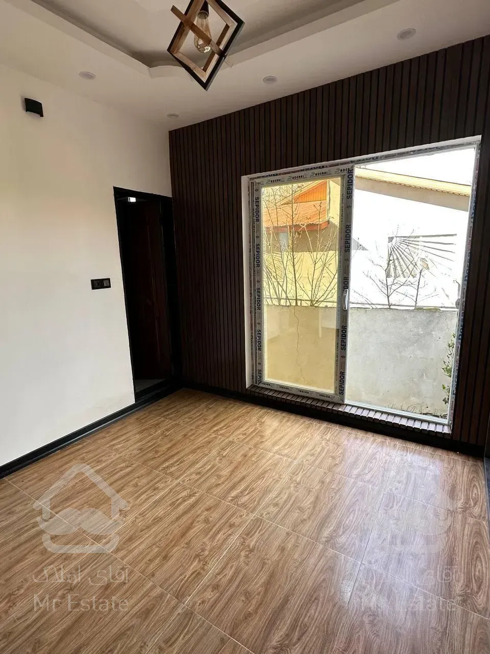 ویلا تریبلکس استخردار با روفگاردن ویو ابدی و حیاط سرسبز