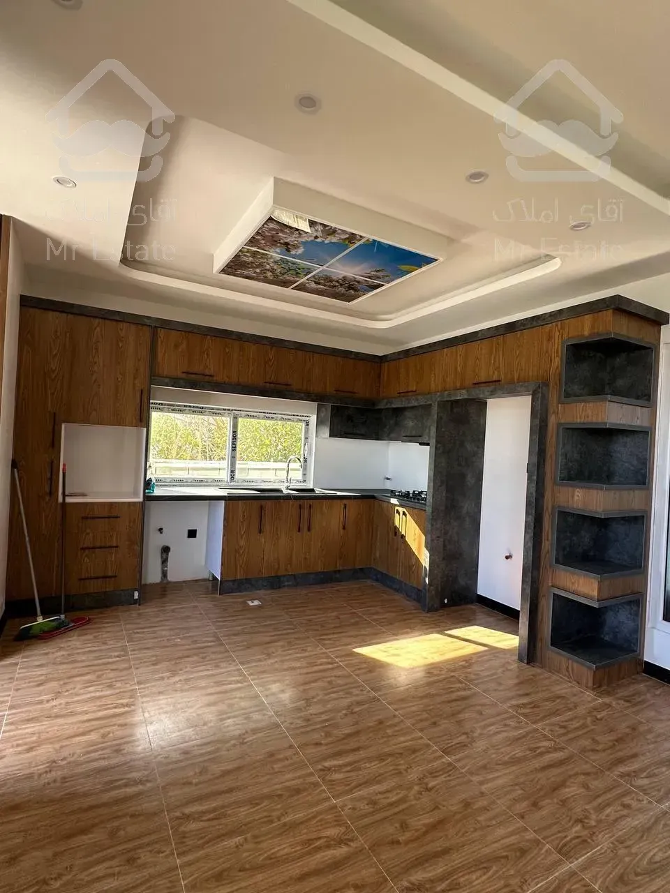 ویلا تریبلکس استخردار با روفگاردن ویو ابدی و حیاط سرسبز