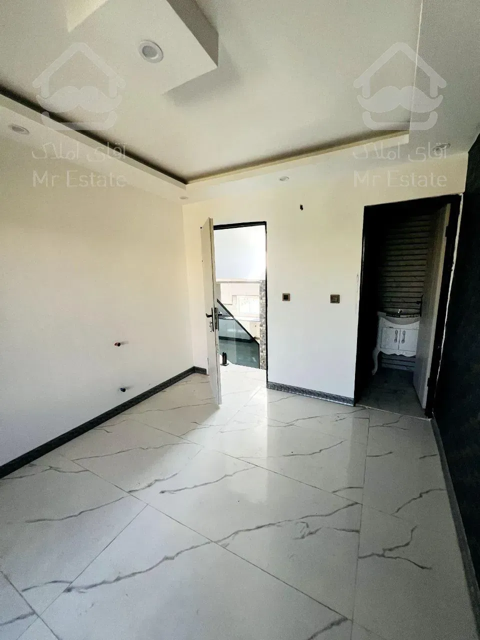 ویلا نوساز/شهرکی/مدارک تکمیل