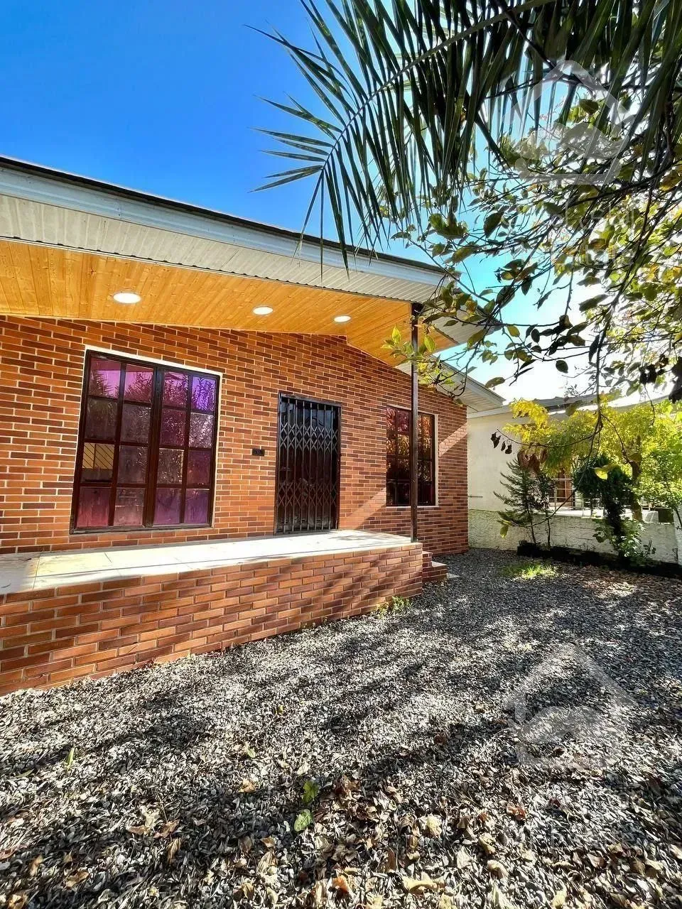 ویلا نوساز/سند تک برگ/ نما آجری