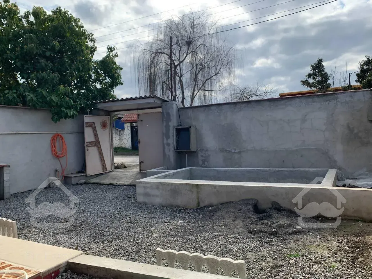 ویلا نیم پیلوت استخردار/فروش فوری/مدارک تکمیل/زیر قیمت