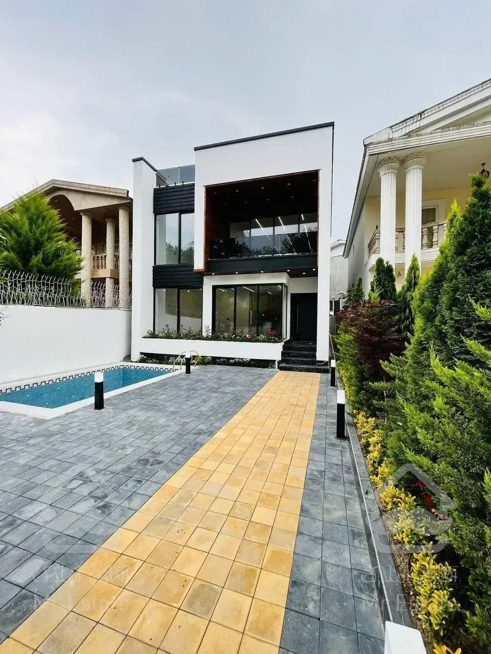 فروش ویلا تریبلکس ۲۵۰ متری در چمستان