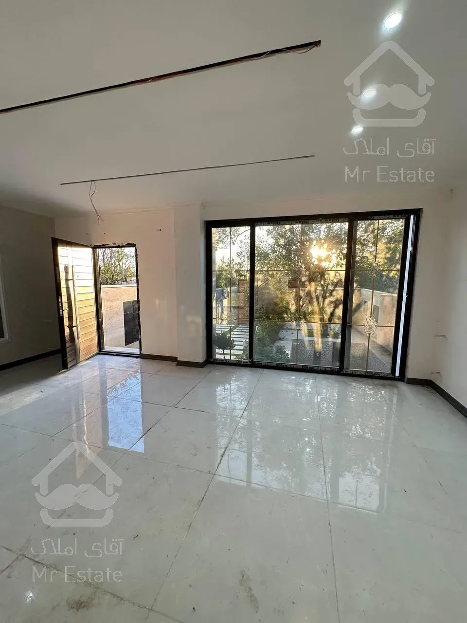 ویلا استخردار/روفگاردن/مدارک تکمیل