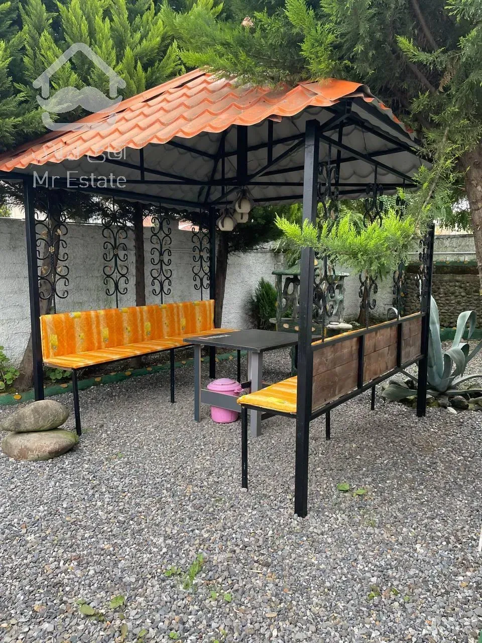 ویلا نیم پیلوت/۲۴۰ متر زمین/۱۳۰ متر بنا