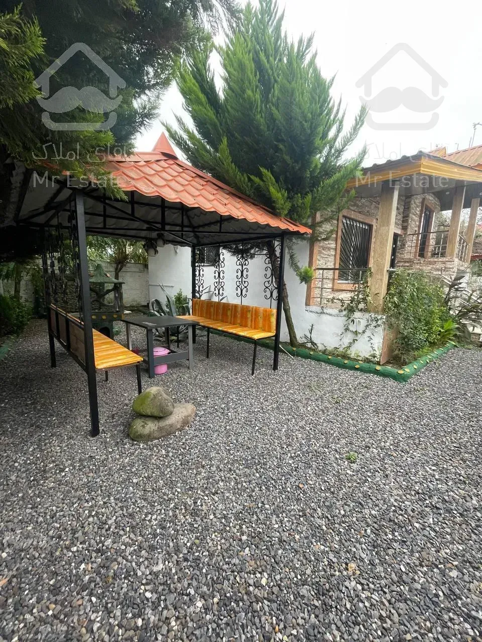 ویلا نیم پیلوت/۲۴۰ متر زمین/۱۳۰ متر بنا