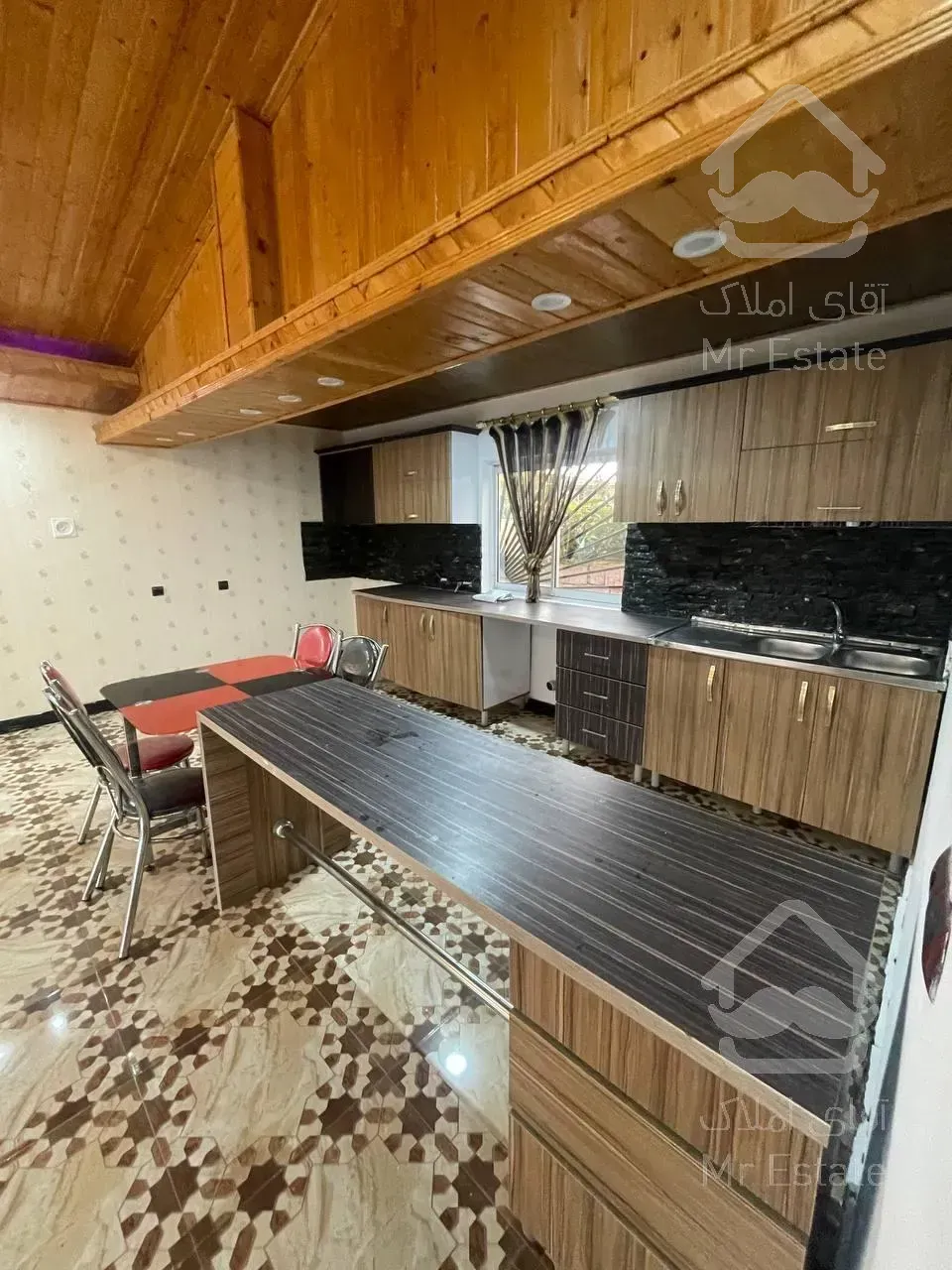 ویلا نیم پیلوت/۲۴۰ متر زمین/۱۳۰ متر بنا