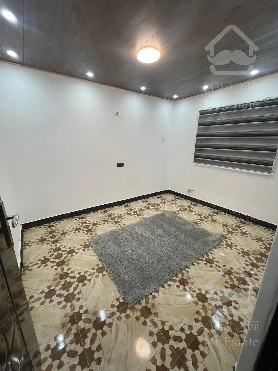 ویلا نیم پیلوت/۲۴۰ متر زمین/۱۳۰ متر بنا