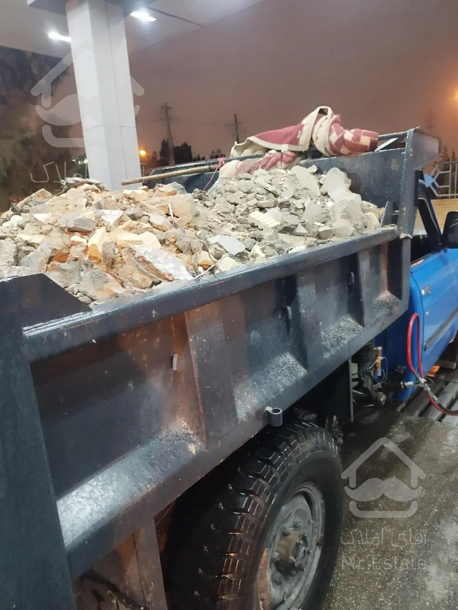 حمل و فروش مصالح ساختمانی و نخاله یا ناخاله و .. با نیسان کمپرسی