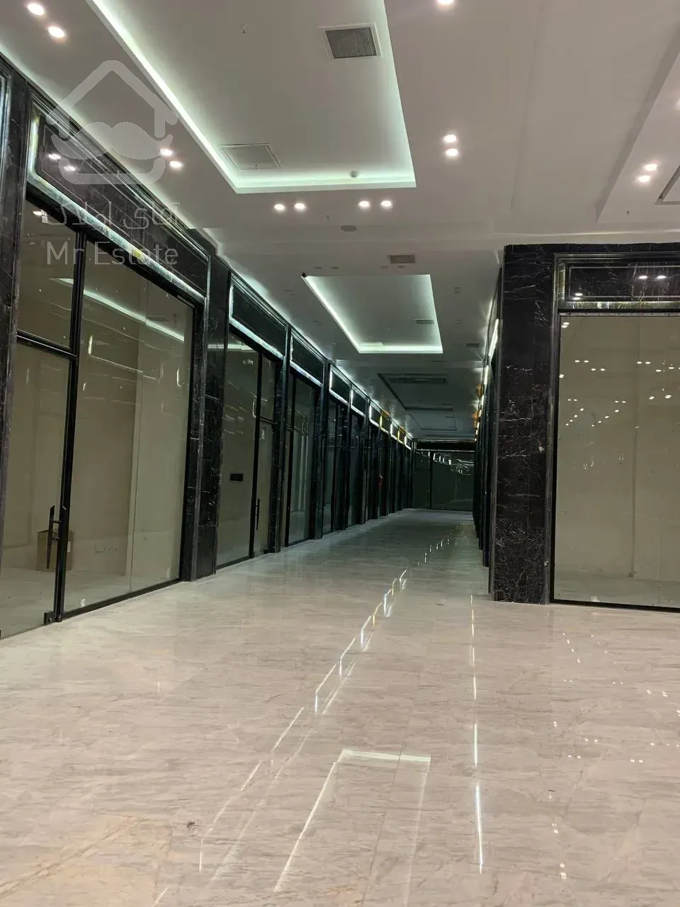 اجاره مغازه 25 متر در منطقه ای لوکس با پا خور عالی رونیکا مال مژده