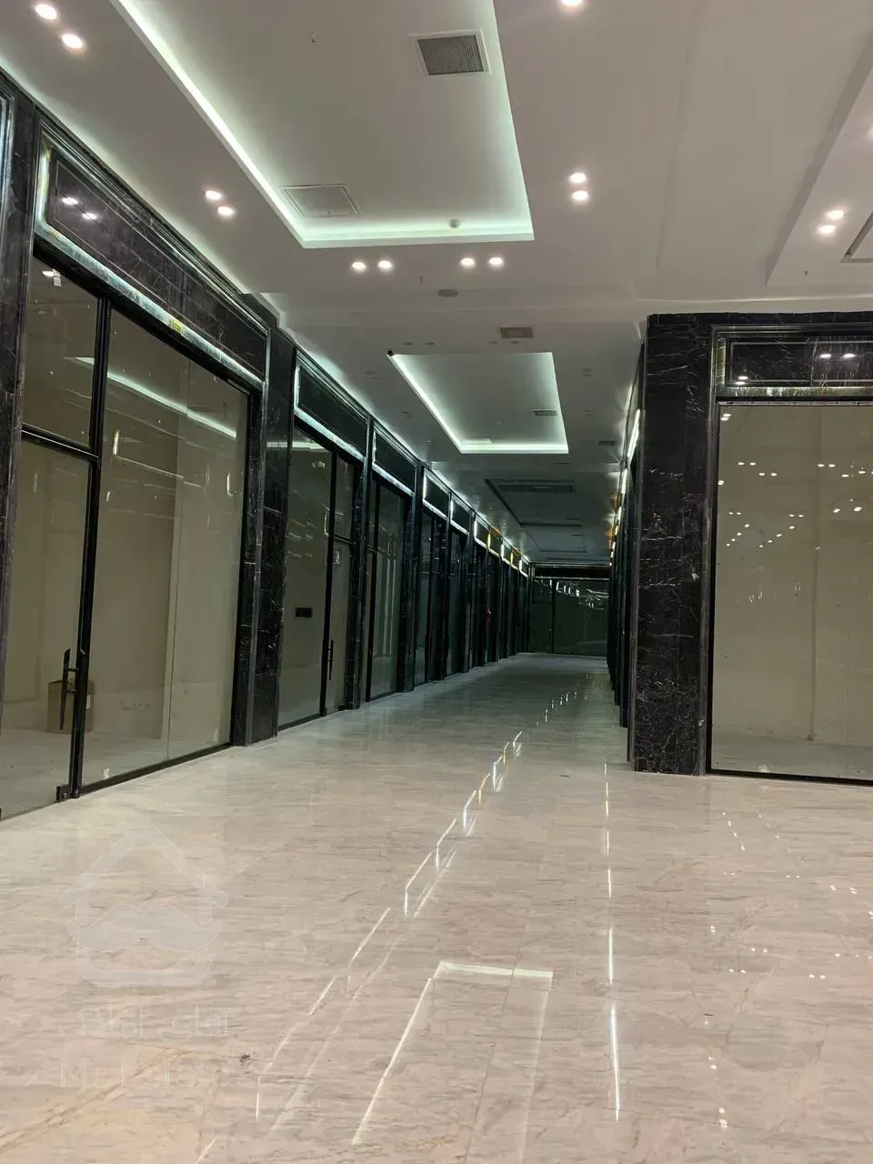 فروش تجاری 17 متری در منطقه لوکس رونیکا مال مژده