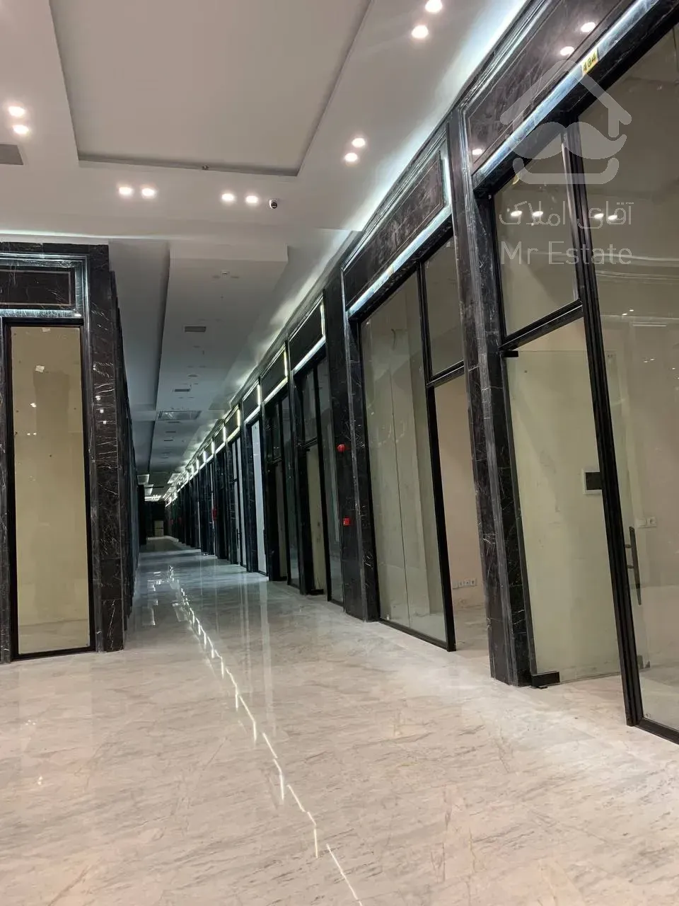 اجاره مغازه 25 متر در منطقه ای لوکس با پا خور عالی رونیکا مال مژده