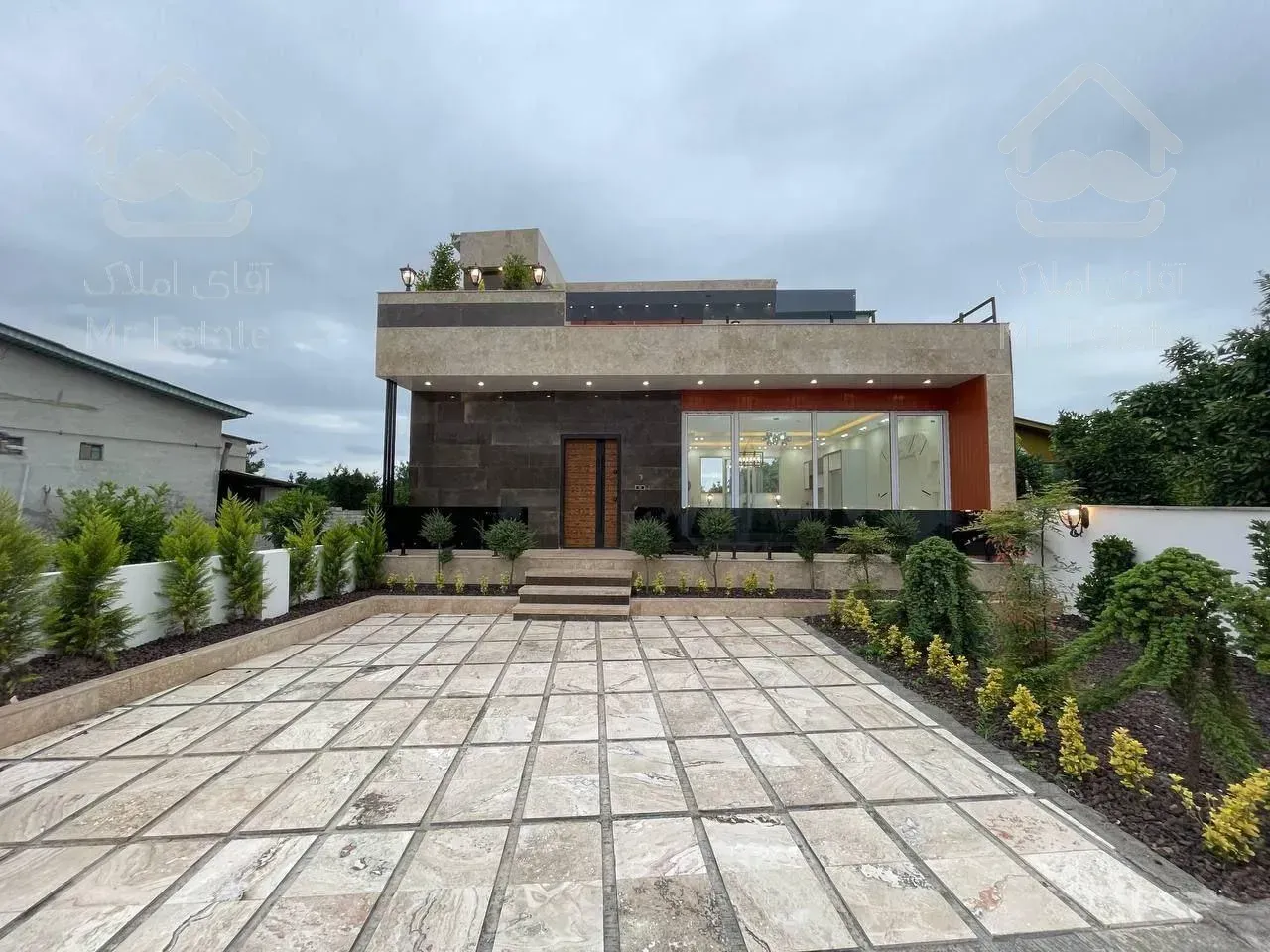 ویلا دوبلکس نما مدرن با روفگاردن ویو رویایی زیر قیمت منطقه