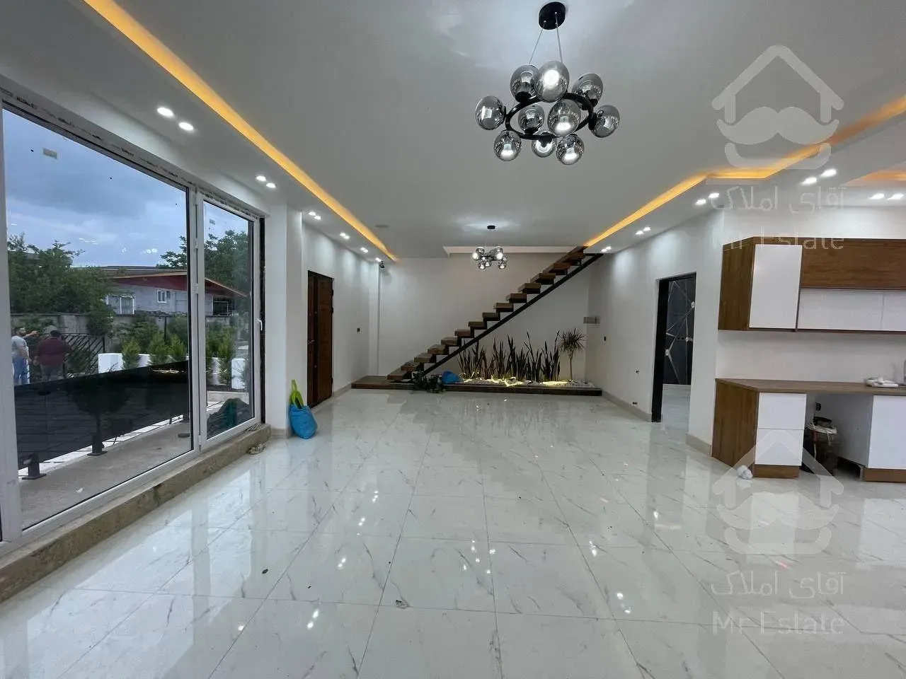 ویلا دوبلکس نما مدرن با روفگاردن ویو رویایی زیر قیمت منطقه