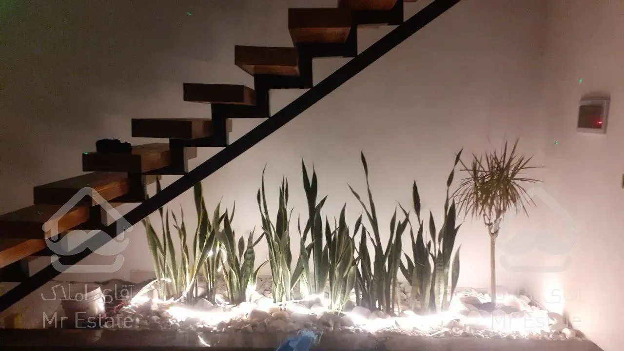 ویلا دوبلکس نما مدرن با روفگاردن ویو رویایی زیر قیمت منطقه