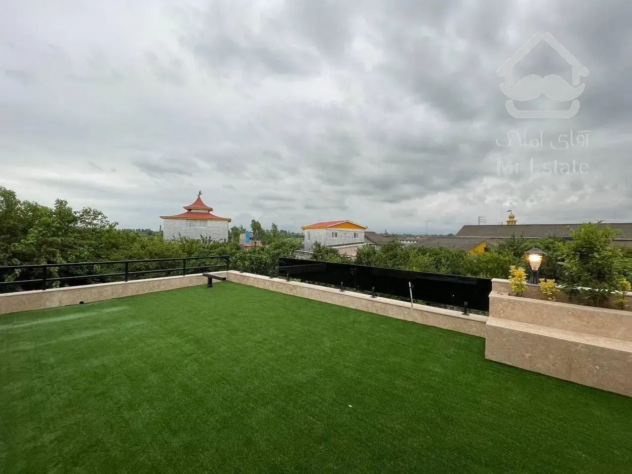 ویلا دوبلکس نما مدرن با روفگاردن ویو رویایی زیر قیمت منطقه