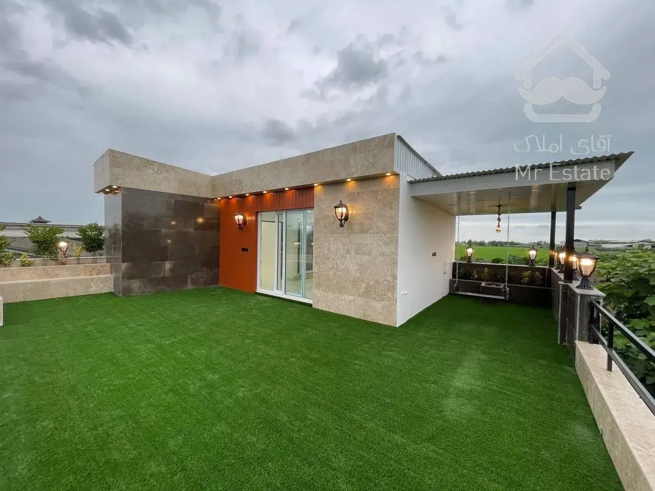 ویلا دوبلکس نما مدرن با روفگاردن ویو رویایی زیر قیمت منطقه