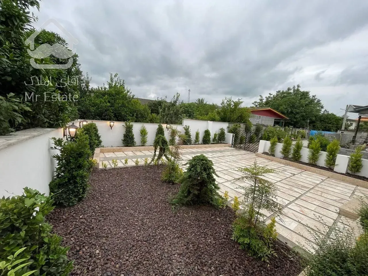 ویلا دوبلکس نما مدرن با روفگاردن ویو رویایی زیر قیمت منطقه