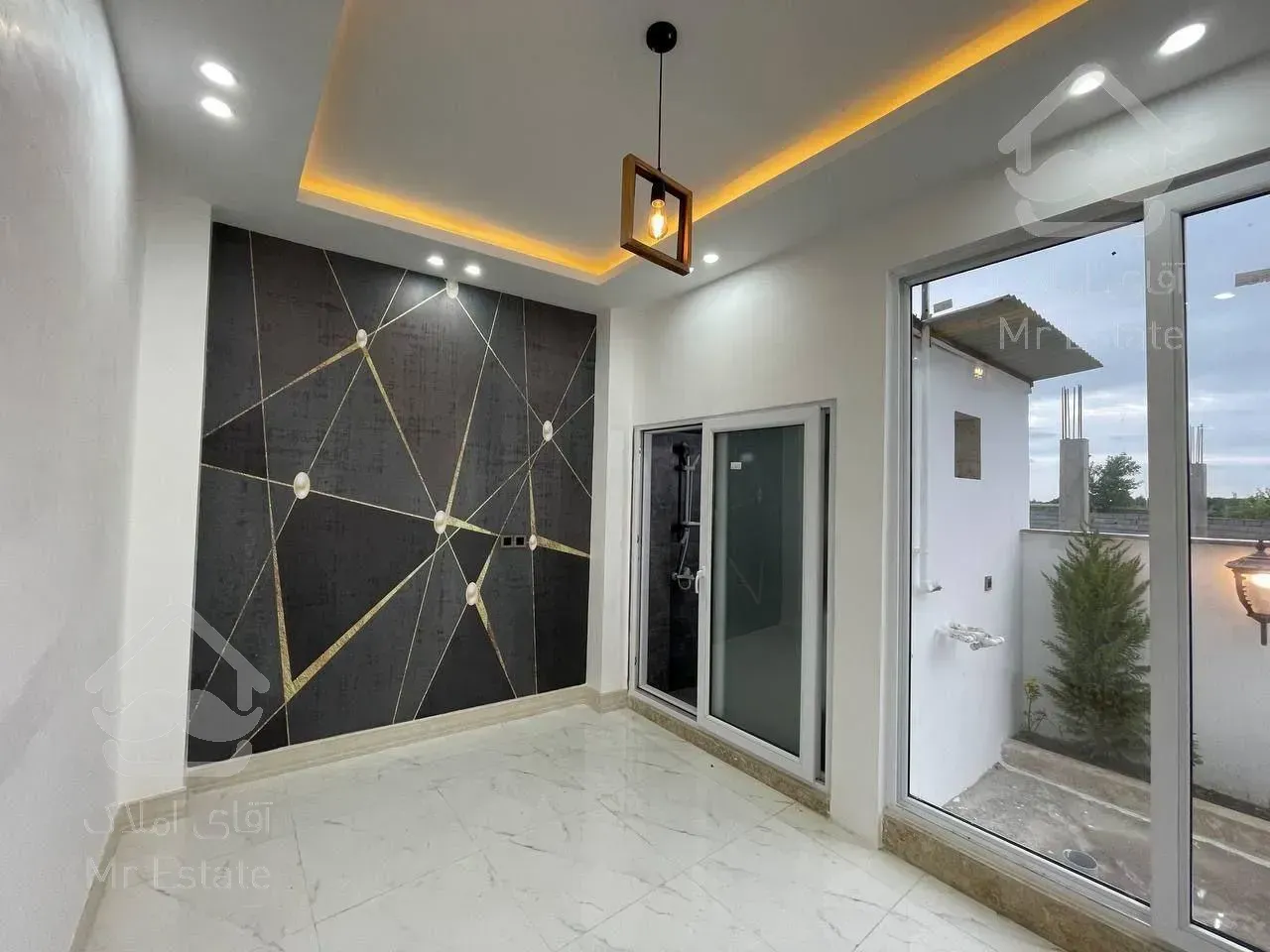 ویلا دوبلکس نما مدرن با روفگاردن ویو رویایی زیر قیمت منطقه