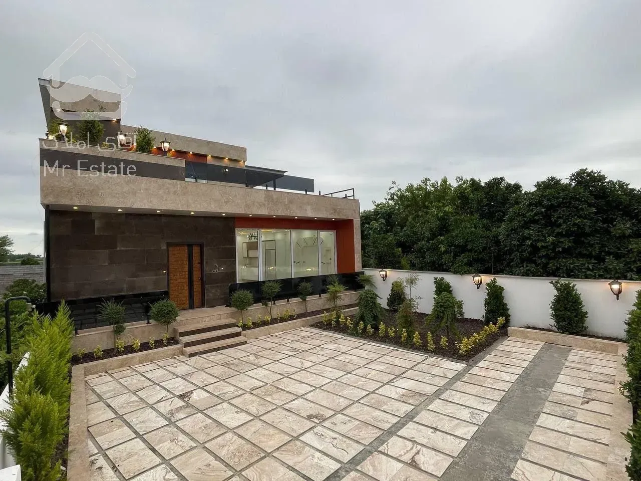 ویلا دوبلکس نما مدرن با روفگاردن ویو رویایی زیر قیمت منطقه