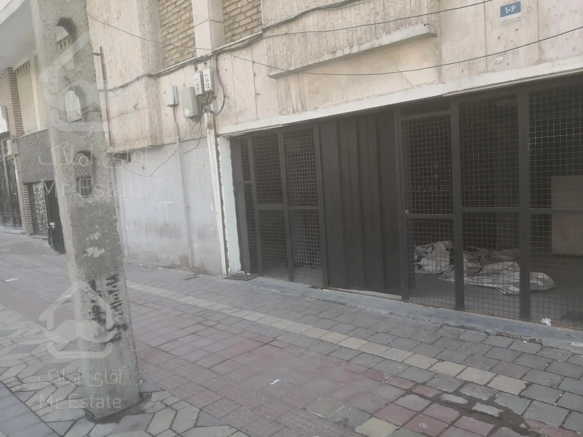 بهترین لوکیشن تخت طاووس، بر خیابان اصلی