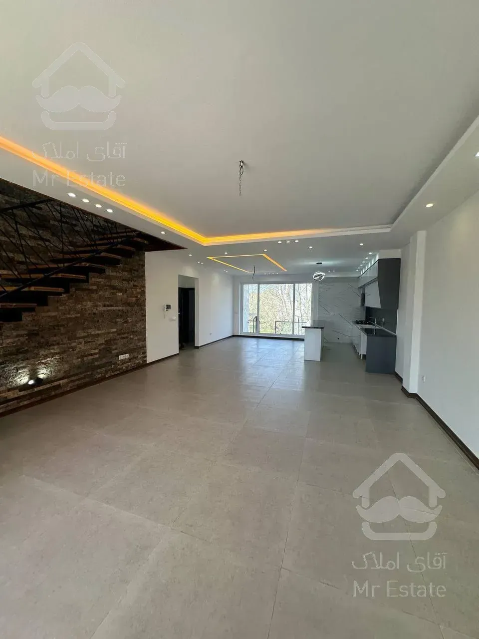 دوبلکس استخردار/سند تکبرگ/روف گاردن