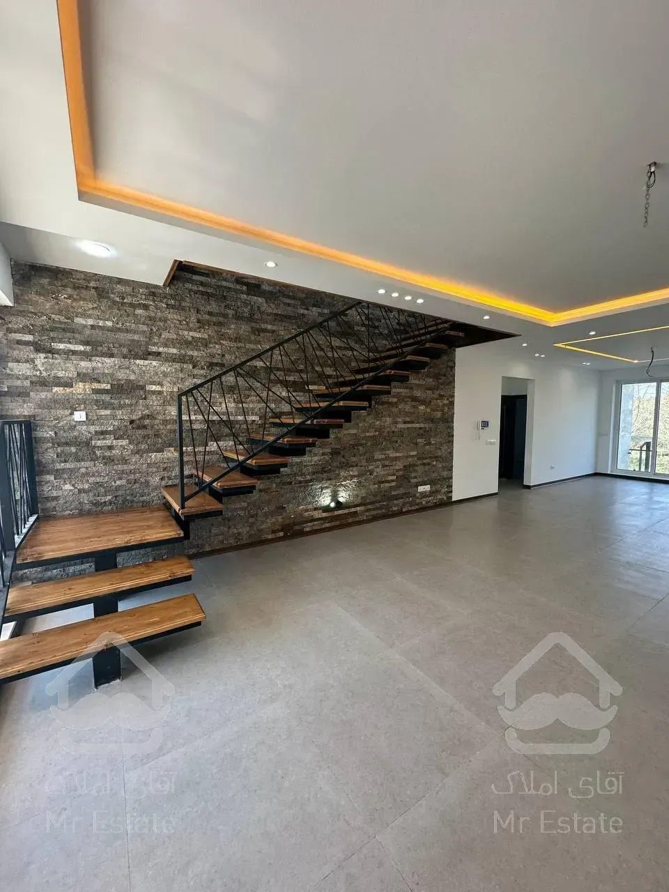 دوبلکس استخردار/سند تکبرگ/روف گاردن