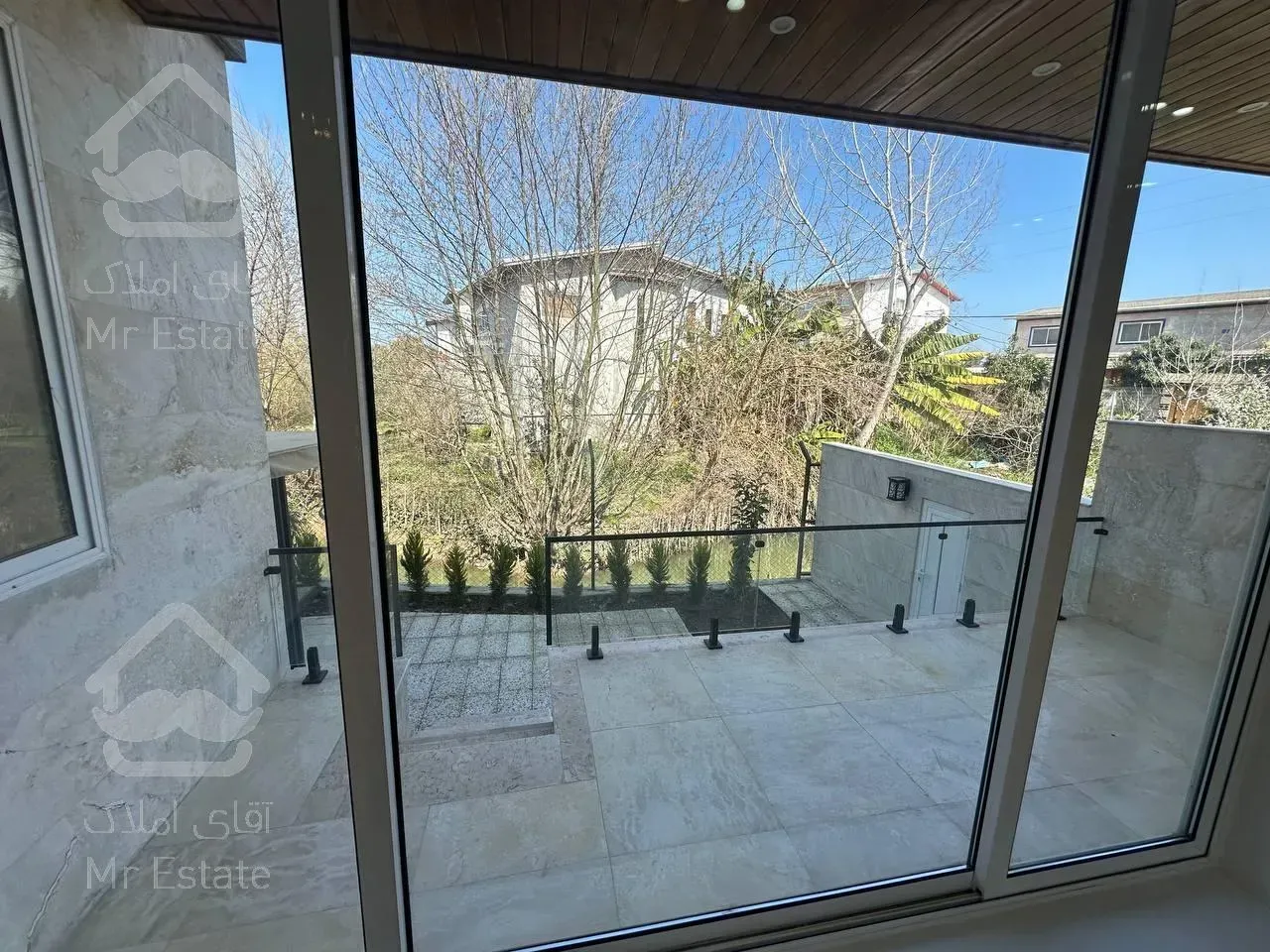 دوبلکس استخردار/سند تکبرگ/روف گاردن