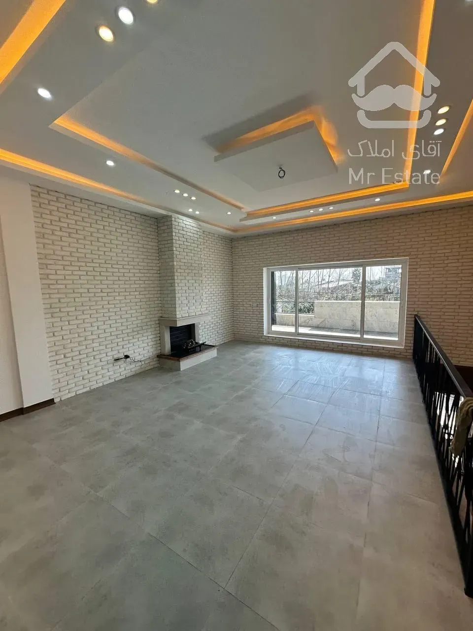 دوبلکس استخردار/سند تکبرگ/روف گاردن