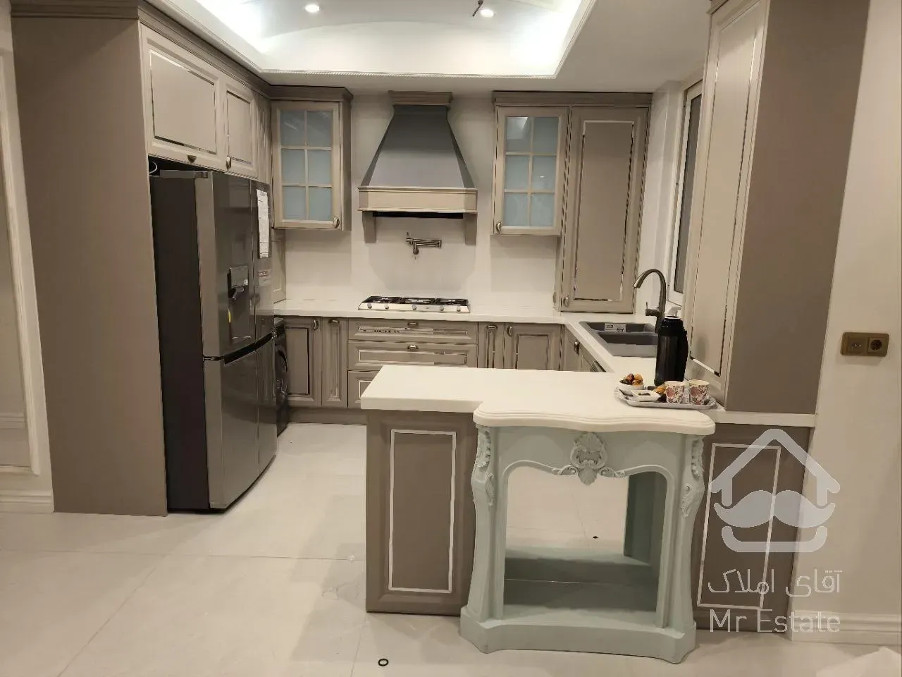 گروه چوب وکابینت چکش طلا