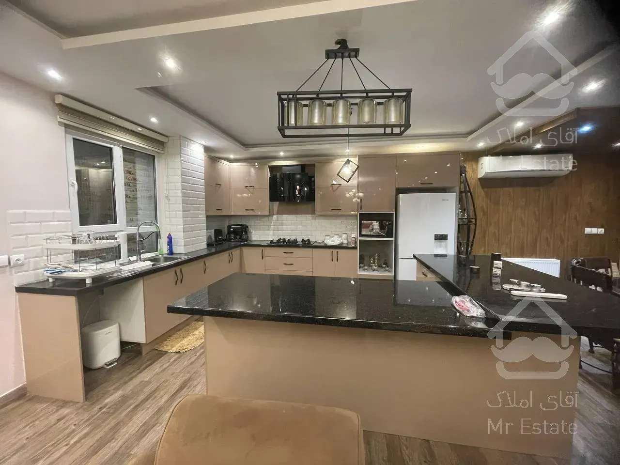 تریبلکس استخردار/سند تکبرگ/۳۰۰ متر بنا