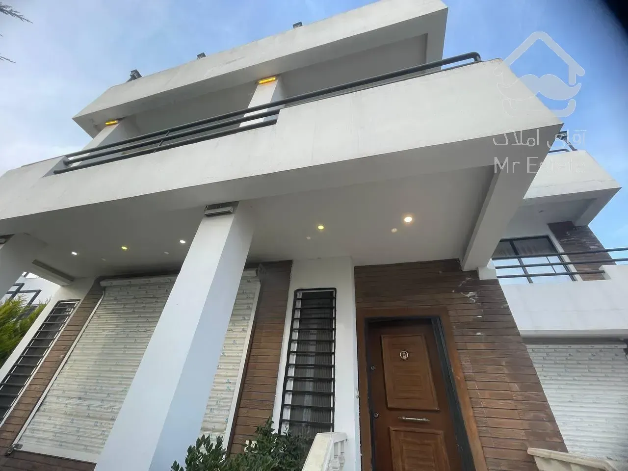 تریبلکس استخردار/سند تکبرگ/۳۰۰ متر بنا