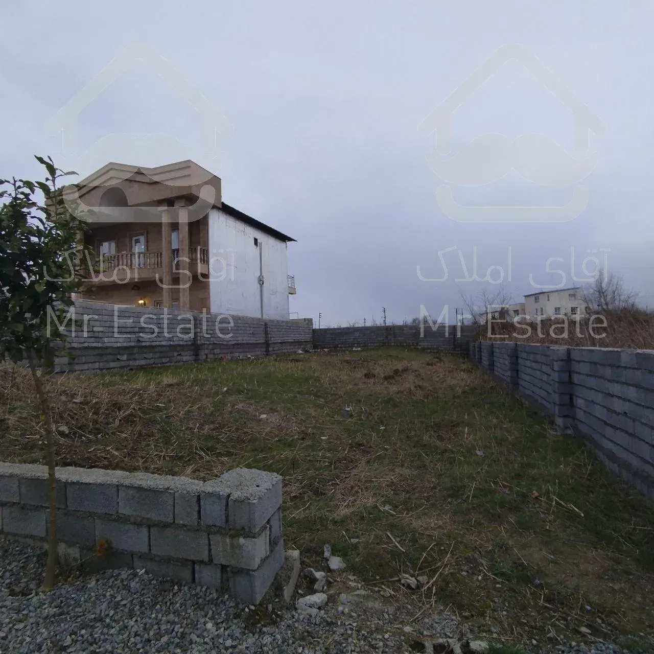 زمین مسکونی/۳۰۰ متر/قابل ساخت