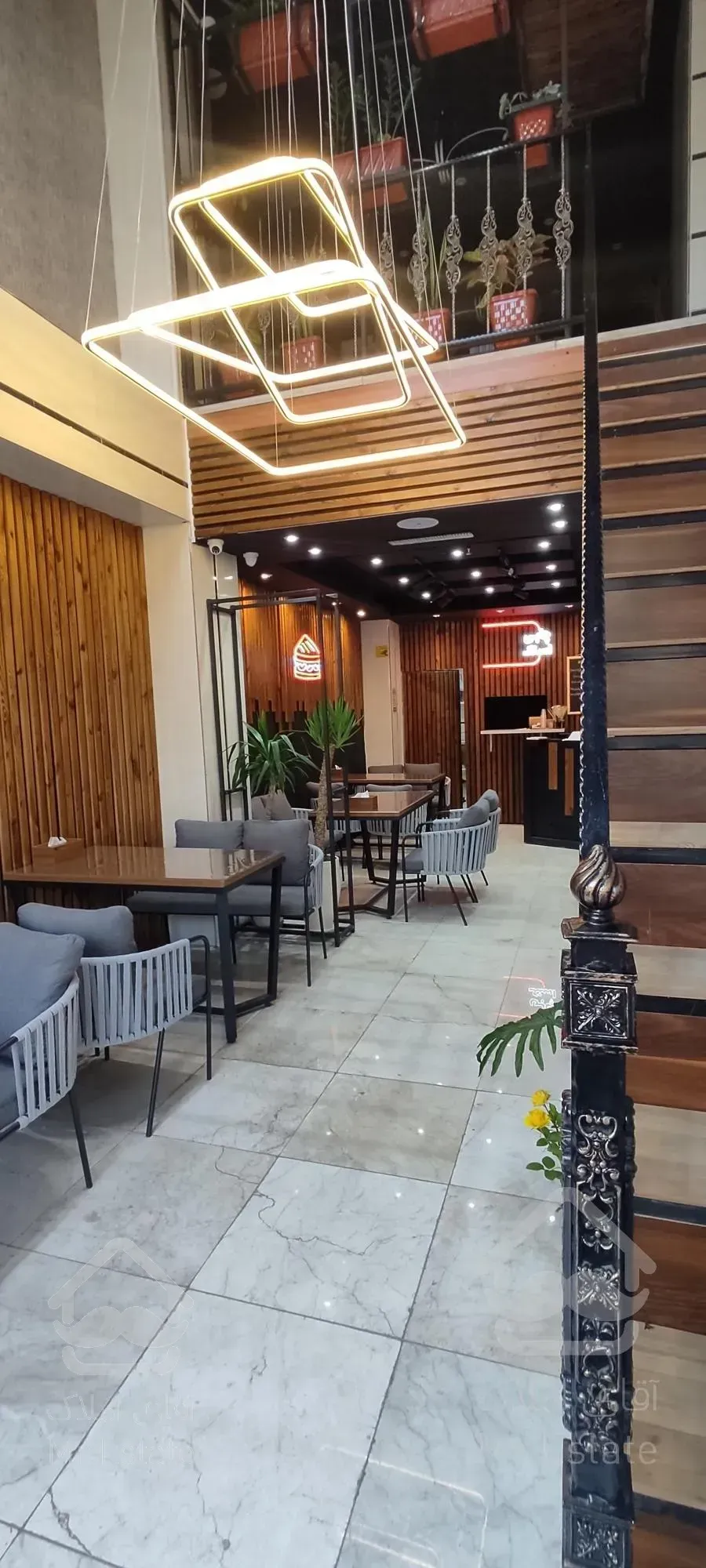 ۹۰ متر مغازه / لوکیشن عالی / شاخه اصلی